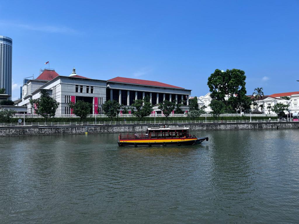 Seafood Dinner And Singapore River Cruise c/w Heritage Tour At Clarke Quay